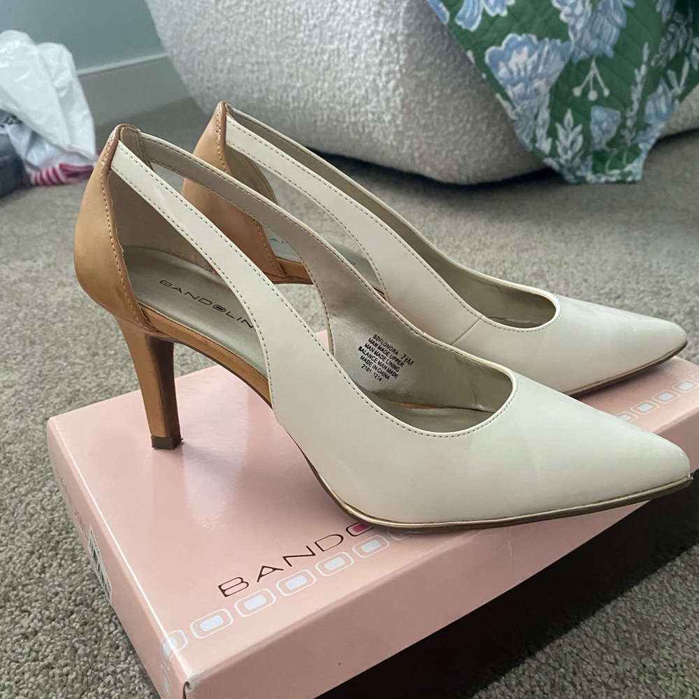 Bandolino Two-Tone Cream and Tan Heels